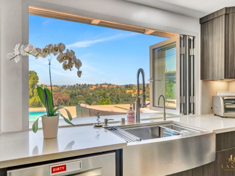 Algunas – Woodland Hills Hillside Retreat