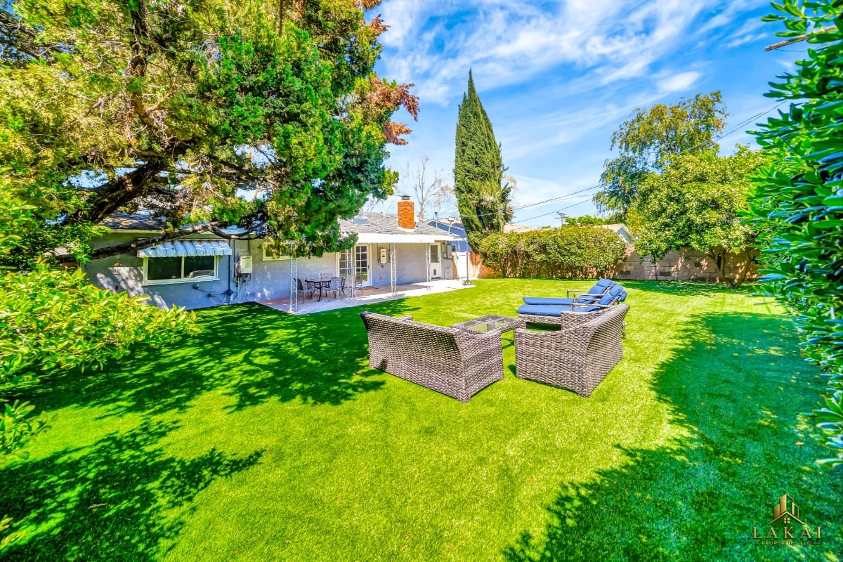 Archwood 3BR – Comfortable Family Home with Private Backyard & Hot Tub