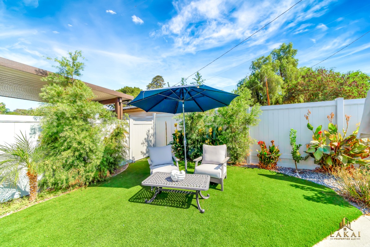 Burbank – Generous 2 King-Suites W/ Backyard & Barbecue!