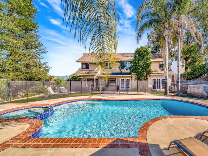 Penrod – 4BR House W/ Pool, Spa & Bonus room/office!