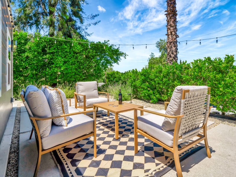 Elvira – Charming House w/ privacy & backyard w/ Fire-pit!