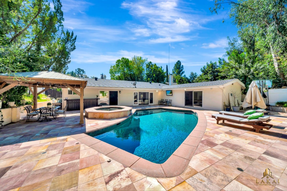 Sparrowdell – Renovated Calabasas Retreat with Pool, Spa & Resort-Style Backyard