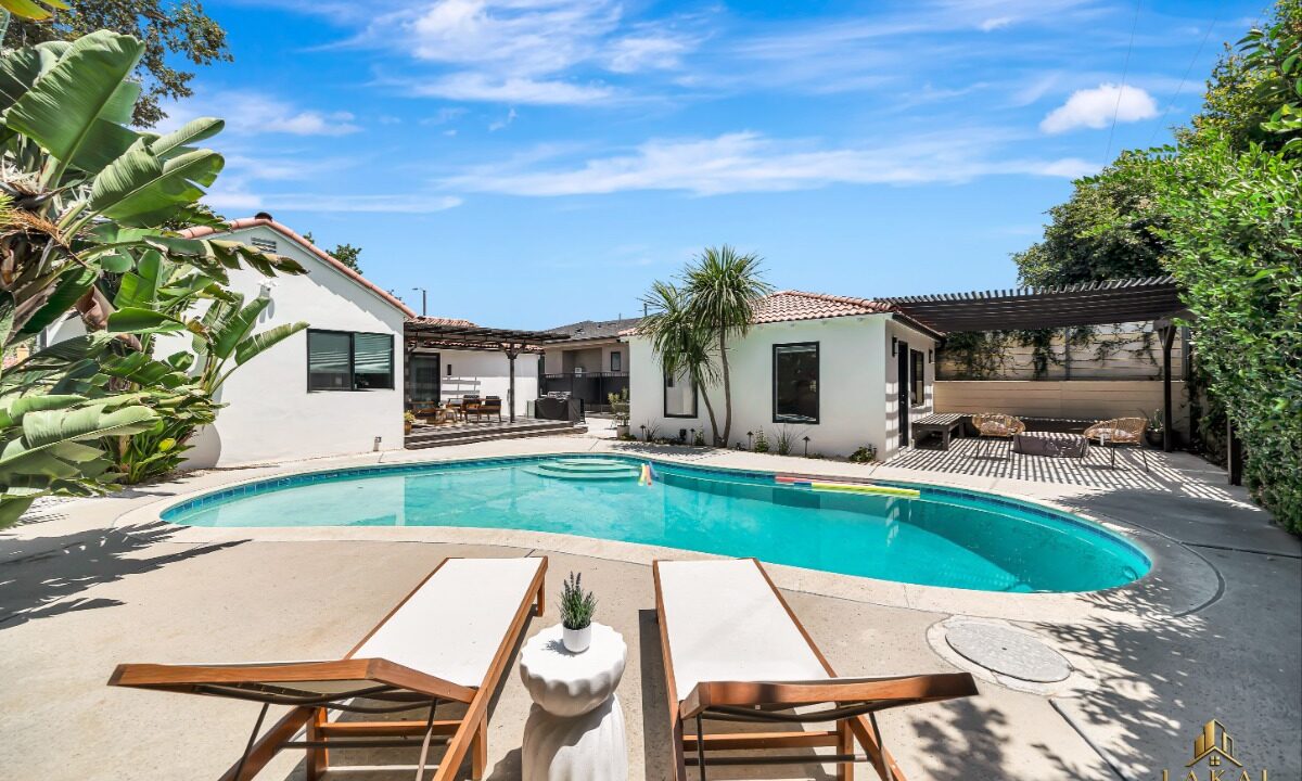 Brunswick – Gorgeous House W/ Pool, Fire Pit, & Pool Table!