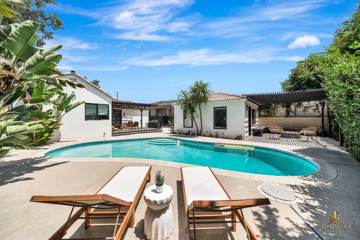 Brunswick – Gorgeous House W/ Pool, Fire Pit, & Pool Table!